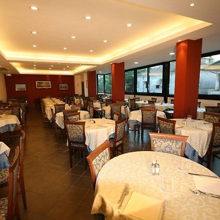 Hotel Milton Cattolica Kültér fotó