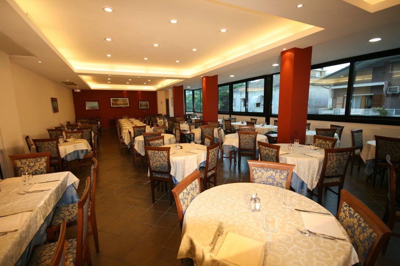 Hotel Milton Cattolica Kültér fotó